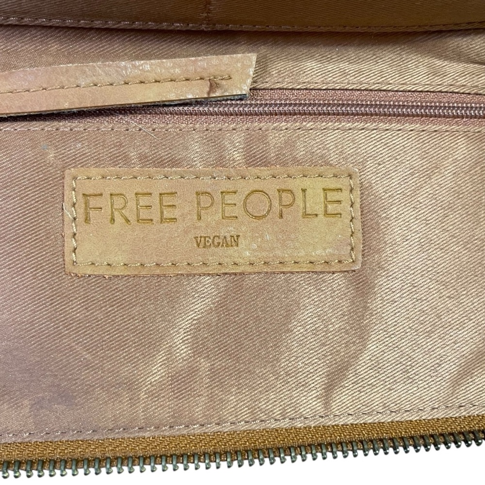 Free People Wristlet Wallet Clutch Camel Brown Vegan Leather Zip Closure NWOT - Picture 7 of 7